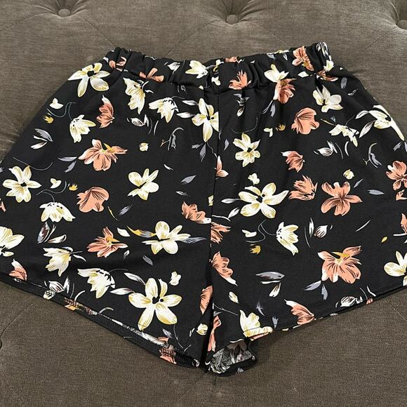 SHEIN floral shorts size large - Picture 1 of 2